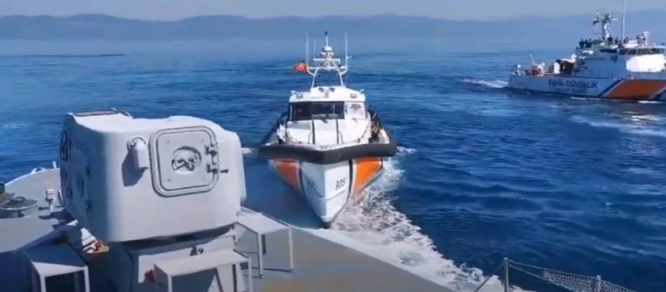 Μίνι «ναυμαχία» ακτοφυλακών: Σκάφος του Λιμενικού παραλίγο να εμβολίσει τουρκική ακταιωρό στη Λέσβο (βίντεο)